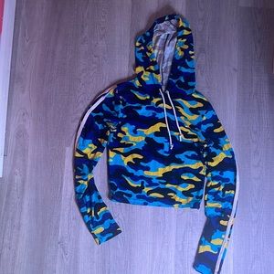 Camo crop hoodie